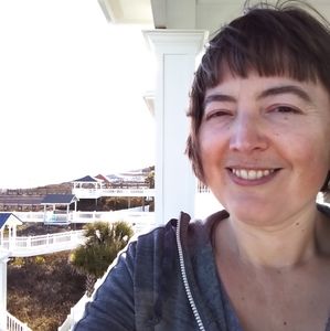 Meet your Posher, Claire